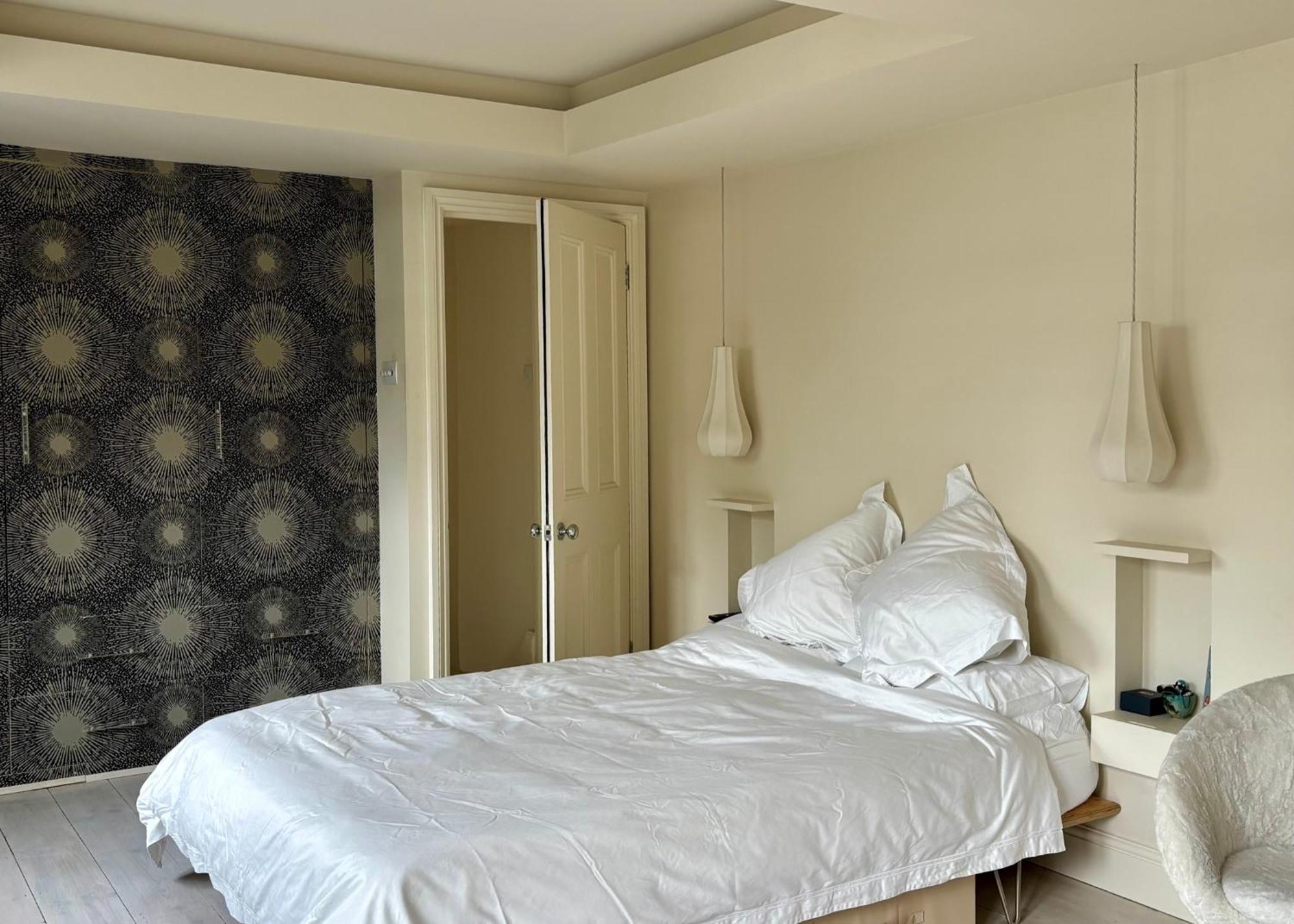 Trendy 1bd Flat On Historic Street Farringdon London